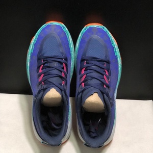 รองเท้าผ้าใบลำลองสำหรับผู้ชายและผู้หญิง ระบายอากาศได้ดี น้ำหนักเบา พื้นหนา เหมาะสำหรับเดินและวิ่ง - Product Image 2