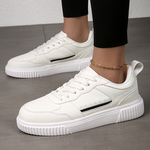 Baskets blanches classiques pour hommes et femmes, baskets en cuir confortables, chaussures <span class=keywords><strong>de</strong></span> sport pour le skateboard, baskets <span class=keywords><strong>de</strong></span> grande taille - Product Image 1