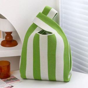 2024 bolsos de mano de punto pequeños a la moda para <span class=keywords><strong>mujer</strong></span> <span class=keywords><strong>accesorios</strong></span> de otoño invierno negro verde para bolso abierto de rayas blancas rosas - Product Image 4