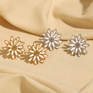 Nuevos pendientes <span class=keywords><strong>de</strong></span> aro huecos con forma <span class=keywords><strong>de</strong></span> barco liso para mujer, pendiente <span class=keywords><strong>de</strong></span> joyería sin deslustre <span class=keywords><strong>de</strong></span> acero inoxidable chapado en <span class=keywords><strong>oro</strong></span> a la moda - Product Image 1