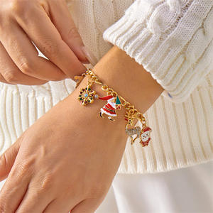 Bracelet à breloques en alliage de Noël, style européen et américain, avec motifs de dessin animé mignons (Élan, Flocon de neige, Père Noël, Béquille), multi-accessoires - Product Image 1