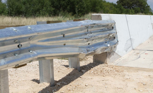 Doble litera Cross Brace W Beam Peso Corrugado Thrie Beam Guardrail <span class=keywords><strong>Barrera</strong></span> de choque - Product Image 3