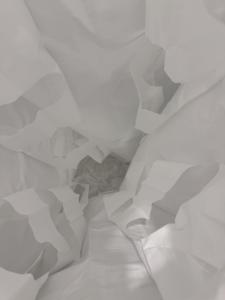 Sac en toile non tissée (FIBC) - Capacité de 1 tonne métrique avec boucles de levage 1/2/4 et cloison interne en filet - Product Image 3