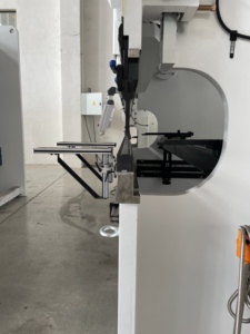 <span class=keywords><strong>Cintreuse</strong></span> de panneaux électro-hydraulique semi-automatique à servo principal haute précision 110T/2500 pour acier au carbone - Product Image 4