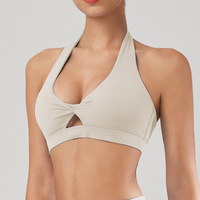 Soutien-gorge de sport respirant à séchage rapide, col en V torsadé, maintien moyen, dos ouvert, ourlet large, rembourrage amovible, idéal pour le yoga et la gym