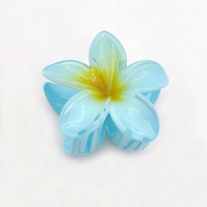 مشبك شعر نسائي بتصميم جديد مقاس 8 سم على شكل زهرة، مشابك شعر هاواي بلون متدرج يشبه الحلوى بزهرة الفرانجيباني - Product Image 3
