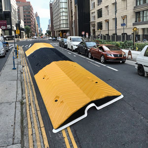 Xinye marque sécurité routière rampe d'incident de <span class=keywords><strong>trafic</strong></span> rampe en <span class=keywords><strong>caoutchouc</strong></span> <span class=keywords><strong>tapis</strong></span> de rampe couverture de câble vitesse bosses route bosse câble protecteur câble fil cordon - Product Image 6