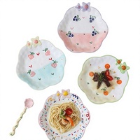 Creatief Kawaii Eco-vriendelijk porseleinen dessertbord van voedselveilige kwaliteit, onregelmatig gegraveerd, handgeschilderd fruit-salade ontwerp, 3D bloem