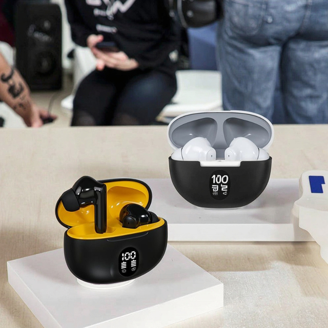 Hot Selling Wireless In-Ear Gaming Headset with High Sound Quality Long Endurance LED Battery Indicator Universal Wholesales