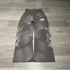 กางเกงวอร์มผู้ชายสไตล์วินเทจ ล้างสีแบบแอซิด แต่งคริสตัล ทรงขาบาน พิมพ์ลายสกรีน เอวยางยืด จีบด้านหน้า กันน้ำ ระบายอากาศได้ดี - Product Image 2