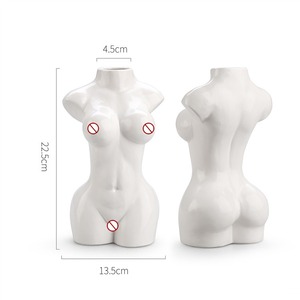 Vaso decorativo moderno bianco opaco per il corpo vaso in porcellana d'arte fatta a mano con fiori irregolari per matrimoni in 2022 - Product Image 2