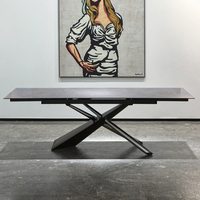 Table à manger extensible moderne et luxueuse, sur mesure, avec pieds en métal et plateau en verre trempé, pour la maison, l'hôtel, l'appartement