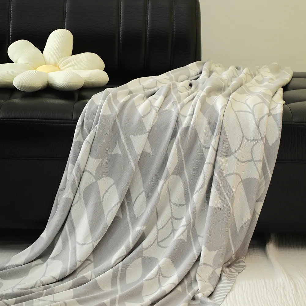ग्रे और सफेद ज्यामितीय पैटर्न धोने योग्य बांस सूती जर्सी बुना हुआ टेरी कपड़ा पिकनिक प्रतिवर्ती कंबल