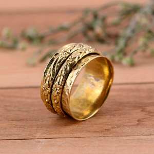 Anillo giratorio de meditación moderno de latón con textura martillada, hecho a mano, chapado en oro de 14 quilates - Product Image 3