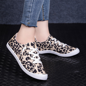 รองเท้าผู้หญิง ฤดูร้อน รุ่นใหม่ นำเข้า แมทช์ได้กับทุกชุด ระบายอากาศได้ดี รองเท้าลำลอง ไซส์ใหญ่ น้ำหนักเบา ทนทาน รองเท้า PVC - Product Image 3