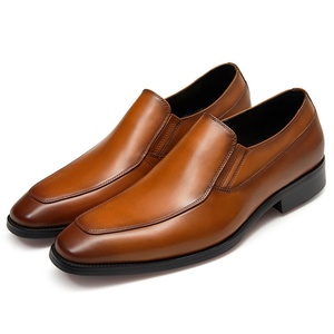 Chaussures habillées en cuir de vachette brillant, légères, respirantes, haute luminosité, texture luxueuse, confortables à enfiler, pour l'automne, avec logo personnalisé - Product Image 5
