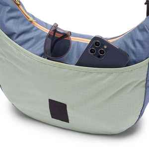 Sac bandoulière de luxe imperméable, sac messager de qualité, sac croissant matelassé en nylon de taille moyenne - Product Image 4