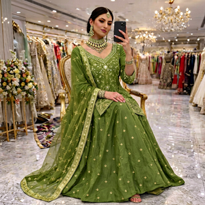 Robe Anarkali en soie brodée vert olive, longueur ras du sol, tenue traditionnelle indienne et pakistanaise pour mariage, coupe ample, manches longues pour femme - Product Image 1