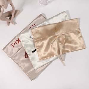 Sac cadeau artisanal écologique et durable 40x30cm avec impression de logo personnalisé (sérigraphie, transfert thermique) pour vêtements homme/femme - Product Image 4