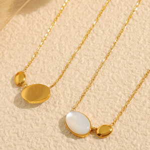 Collar ovalado de nácar con cadena de oro y engaste de bisel para uso diario - Product Image 2