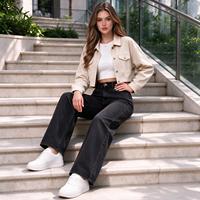 Jean droit noir taille haute avec détails contrastants pour femme – Idéal pour les sorties automnales