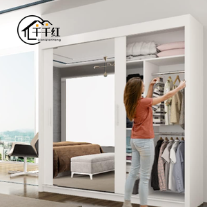 <span class=keywords><strong>Armadio</strong></span> Moderno Autoportante <span class=keywords><strong>con</strong></span> 2 e 3 <span class=keywords><strong>Ante</strong></span> <span class=keywords><strong>Scorrevoli</strong></span> a <span class=keywords><strong>Specchio</strong></span>, Costruzione in MDF per Camere da Letto - Trattamento Superficiale Opaco - Product Image 4