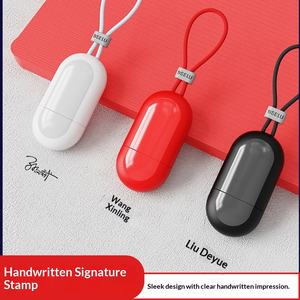 Gravure personnalisée de nom et signature manuscrite sur tampon personnel en plastique photosensible pour infirmière 1225 - Product Image 3