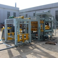Équipement de production automatique de blocs creux QT4-15