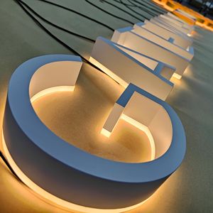 Letrero LED Personalizado con Carcasa Blanca y Retroiluminación Ámbar Cálida, con Logotipo Decorativo para el Identificación de Tiendas y Locales - Product Image 5
