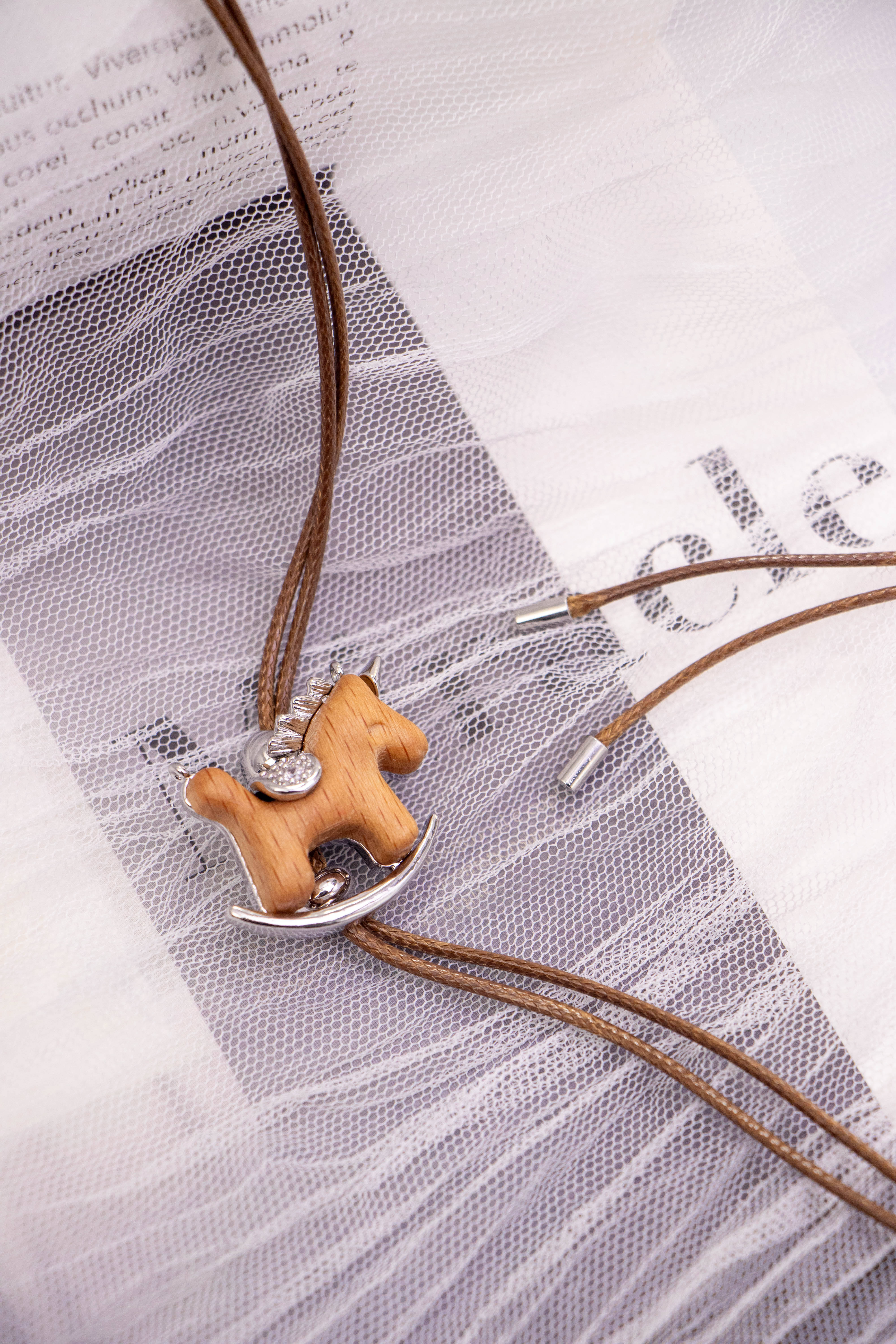 สีน้ำตาล