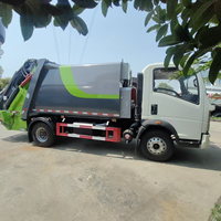 Camion à ordures compacté SINOTRUCK 4*2 d'une capacité de 6 m³, conçu pour l'Afrique avec une réduction de 20 %