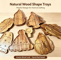 Plateau en bois à bords surélevés, à sections divisées, avec motifs animaux et de fêtes, et motifs gravés en ligne pour le service de collations