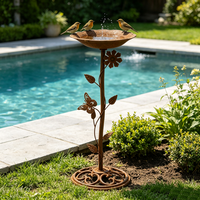 Bain d'oiseaux vintage rustique en métal avec motif floral et papillon, décoration de jardin extérieur