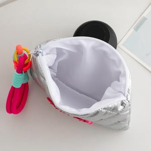 19*15cm PU Silvery Cosmetic <b>Bag</b> Custom Label Puffy Toiletry <b>Bag</b> Lightweight Travel <b>Quilt</b> <b>Makeup</b> <b>Bag</b> With Handle - Product Image 4