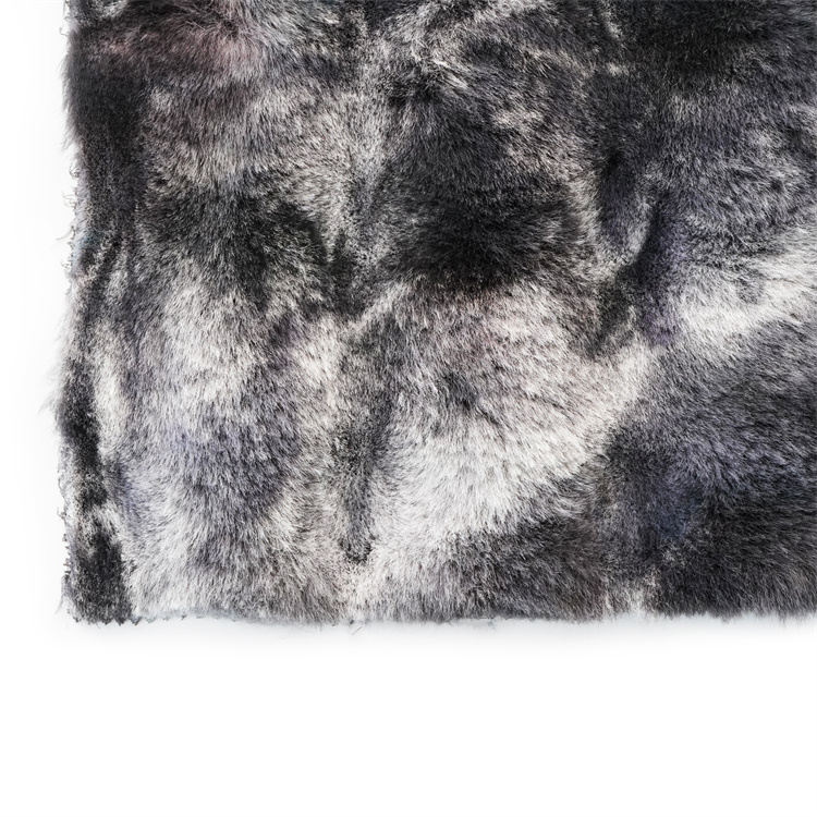 Manufacturer Customized Wholesale Luxury Long Pile Faux Fur Fabric Soft Plush Fabric warmly for garment coat Toys