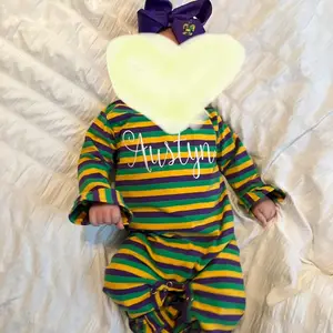 Monogramma personalizzato Baby Mardi Gras Outfit viola verde oro lavorato a maglia cotone a righe glassa volant pagliaccetto Toddle Girl tuta