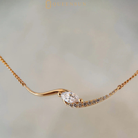 Kalung Liontin Berlian Buatan Bentuk Gelombang Marquise 18K Emas - Perhiasan Minimalis Elegan untuk Wanita