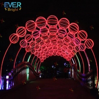 Éclairage d'arche de rue LED PVC IP65 étanche multicolore à lumière constante/clignotante pour Halloween, Noël et le Nouvel An en extérieur