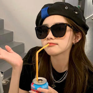 แว่นกันแดดแบบพับได้ Gm สำหรับผู้หญิง กรอบพีซี ป้องกันรังสียูวี 400 ระดับ 2 แว่นกันแดด สีเหลือง ลายกระดองเต่า - Product Image 2