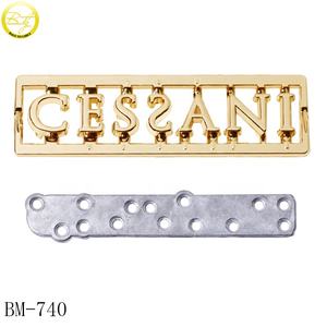 Alta Qualidade Luxo Metal Mala Etiqueta Personalizado Placas Privadas Ouro Logo Forma Quadrada Gravado Nome Tag Soft Washer Incluído - Product Image 6