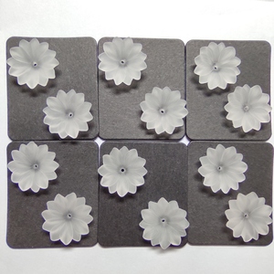 F171 Pierre précieuse en vrac de 20 mm, en quartz blanc dépoli, de forme florale, artisanale, pour la création de bijoux - Product Image 4