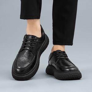 Chaussures en cuir PU pour hommes avec semelles épaisses, style décontracté, talon bas, design à lacets, rehaussées, couleur noire, mocassins - Product Image 1