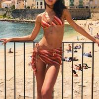 Ensemble bikini triangle halter OEM de luxe à imprimé rayé effet rouillé, avec breloque métallique et liens latéraux, maillot de bain deux pièces, tenue de plage, bikini sexy pour femme