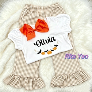 Completo autunnale per neonate e bambine, con maglietta ricamata con nome e motivo Halloween e pantaloni a zampa in vichy 2026 - Product Image 5
