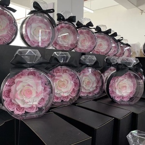 Lovebay Vente en gros <span class=keywords><strong>de</strong></span> fleurs préservées Cadeau pour la fête des mères pour femmes Rose éternelle réelle à longue durée <span class=keywords><strong>de</strong></span> vie Bouteille <span class=keywords><strong>de</strong></span> parfum en acrylique Roses préservées - Product Image 5