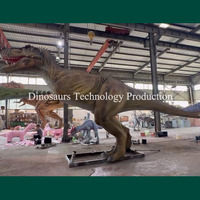 Modèle de dinosaure T-Rex géant animatronique à l'usine de production d'animatroniques, expositions de dinosaures géants en plein air