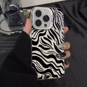 Funda Protectora Absorbente de Impactos para iPhone 11 12 14 15 16 Pro Max 7 8 Plus X XR XS Max con Diseño Minimalista y Generoso de Rayas de Zebra - Product Image 2
