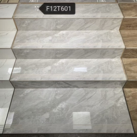 Marchepied en céramique marbrée gris beige de 1200 mm, finition brillante, nez de marche antidérapant pour escalier intérieur moderne de luxe