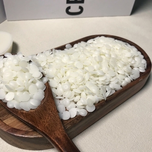 Materia Prima Cera di Soia in Scaglie e Granuli per la Produzione di <span class=keywords><strong>Candele</strong></span> <span class=keywords><strong>Profumate</strong></span> - Sacco da 25 kg - Product Image 1