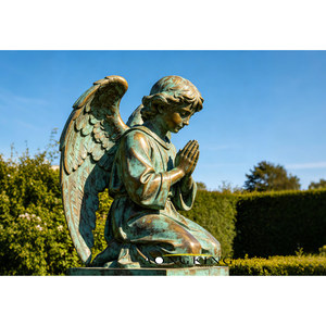 Statua di Angelo in Bronzo in Ginocchio in Preghiera, Grandezza Naturale, Patina Anticata, Scultura di Angioletto per Decorazione Esterna, Giardino, Cimitero - Product Image 1
